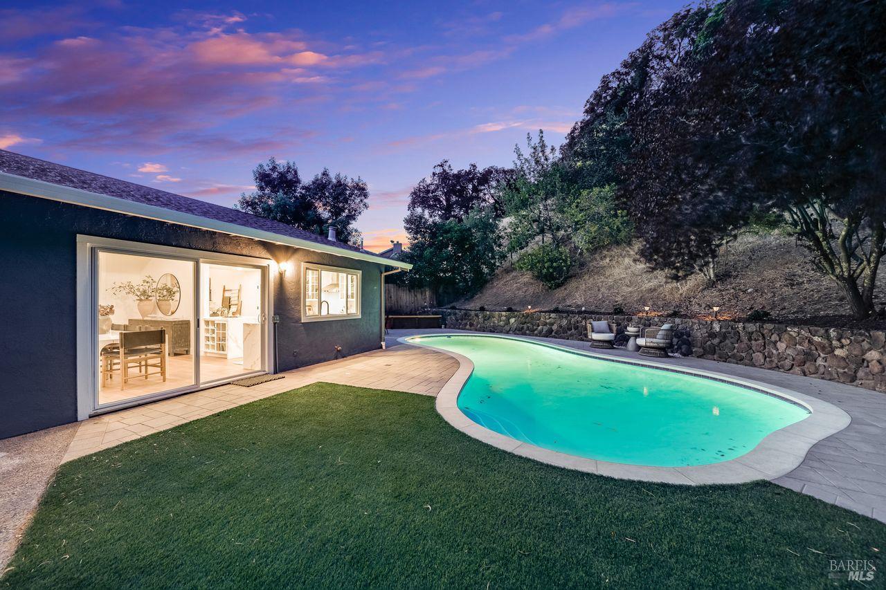 1706 Las Gallinas Ave