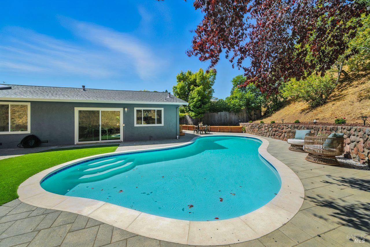 1706 Las Gallinas Ave