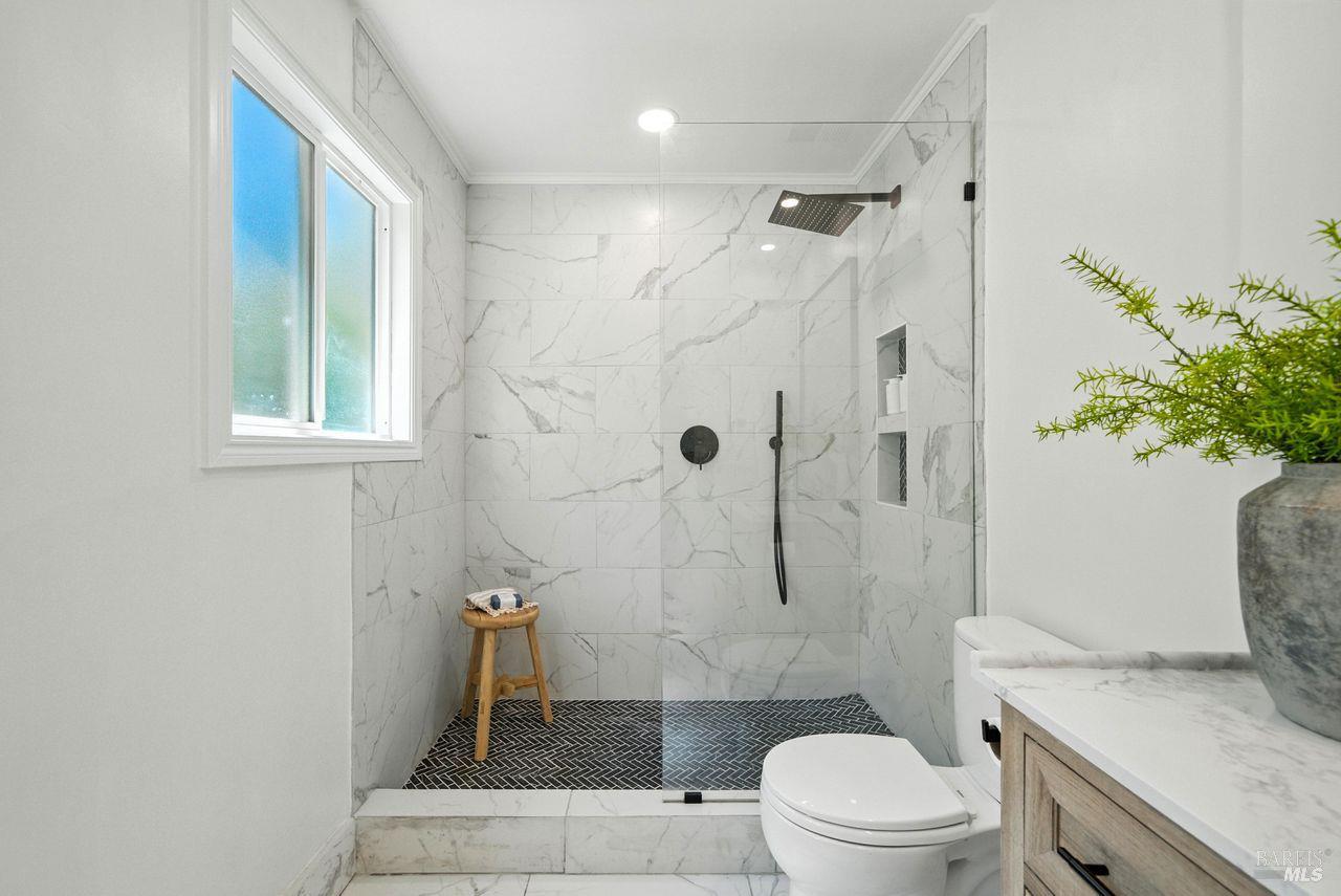 1706 Las Gallinas Ave