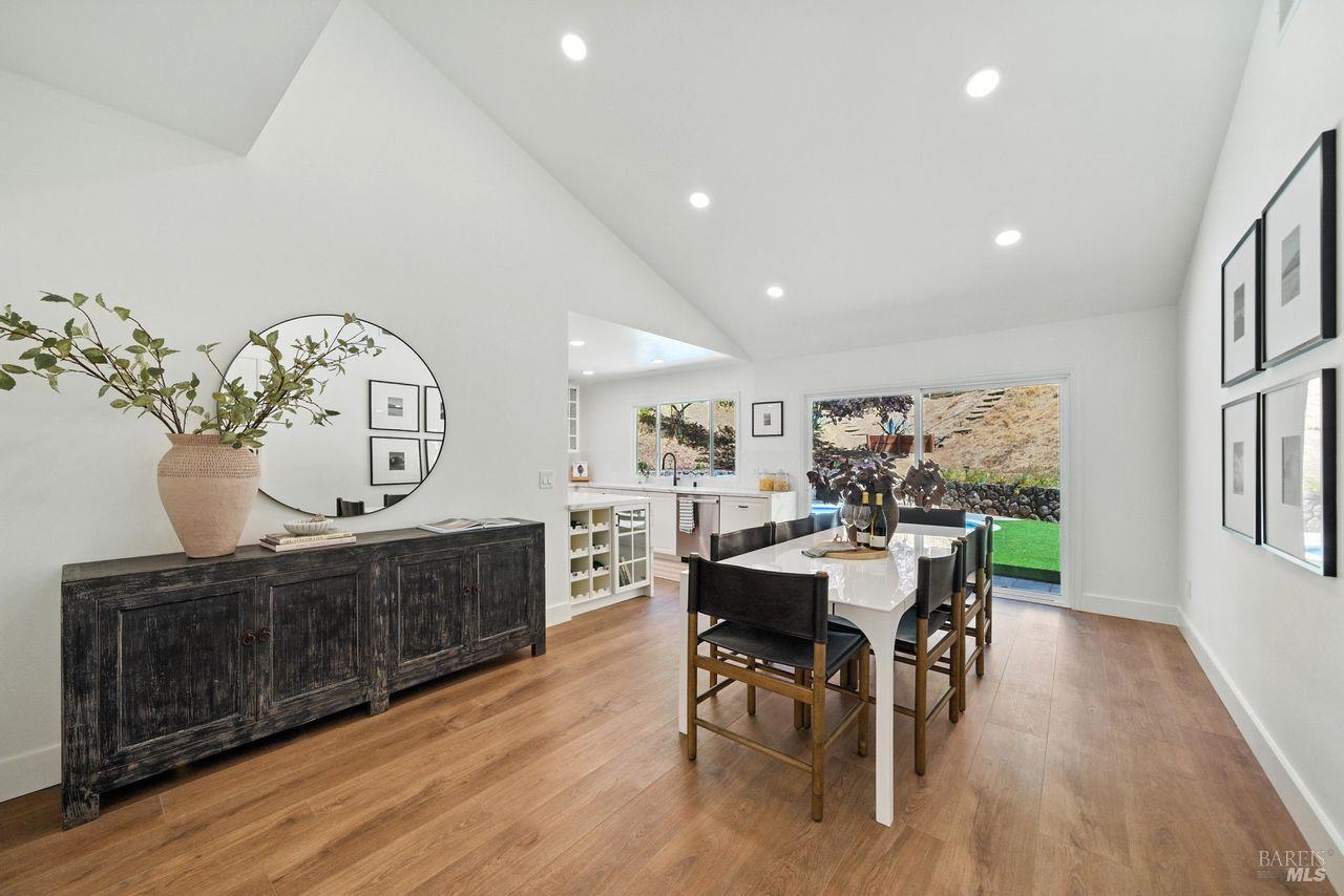 1706 Las Gallinas Ave