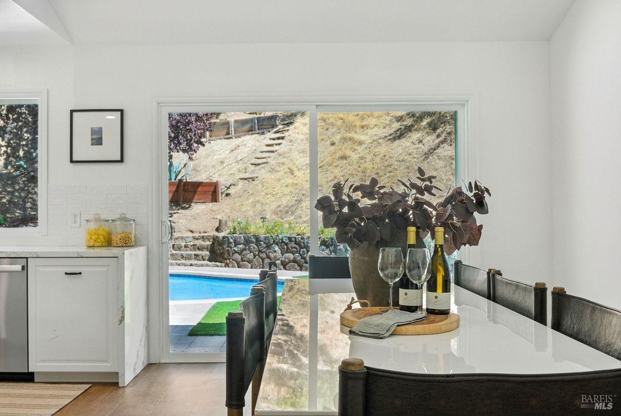 1706 Las Gallinas Ave