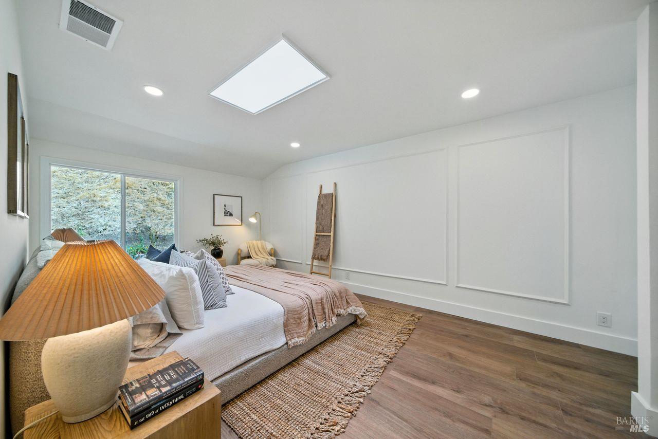 1706 Las Gallinas Ave