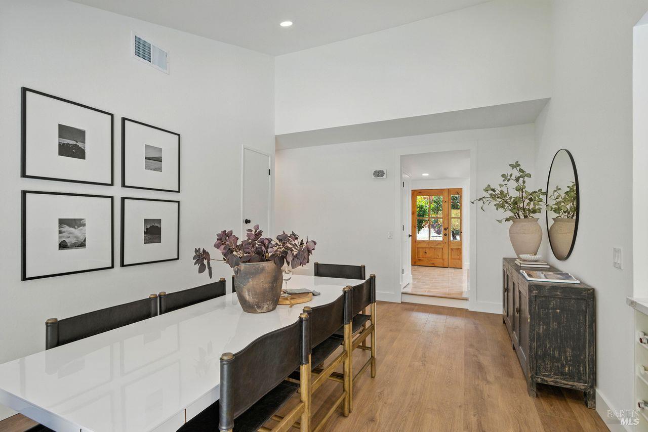 1706 Las Gallinas Ave