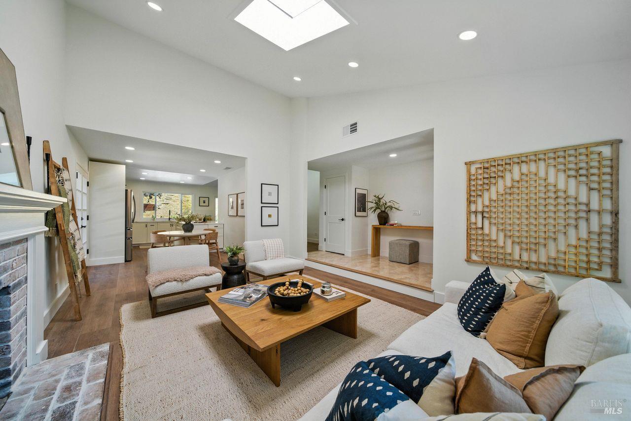 1706 Las Gallinas Ave