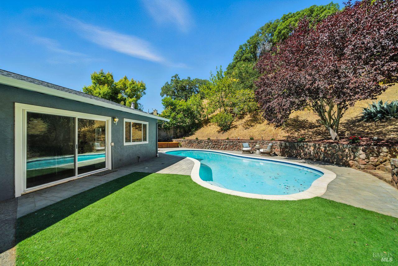 1706 Las Gallinas Ave