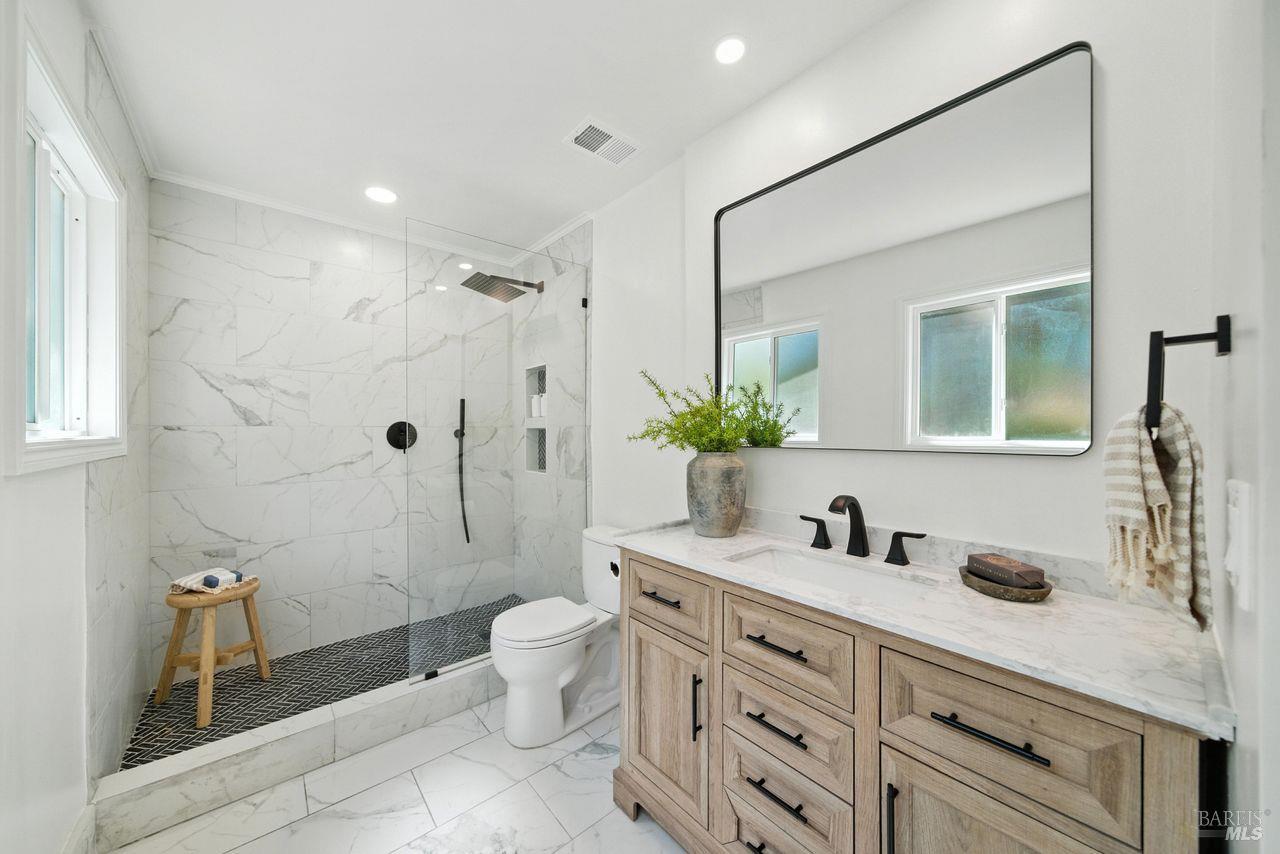 1706 Las Gallinas Ave