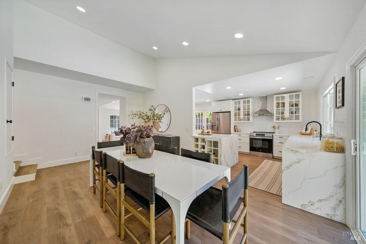 1706 Las Gallinas Ave