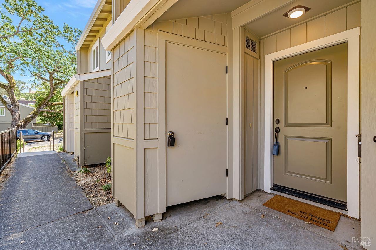 1267 Valley Oak Ct #F