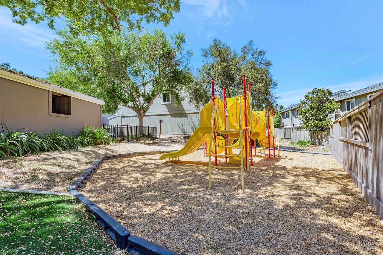 1267 Valley Oak Ct #F