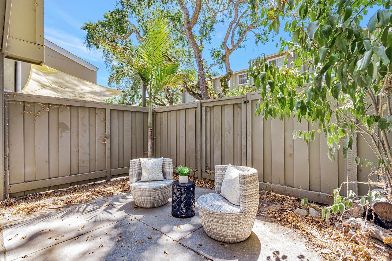 1267 Valley Oak Ct #F