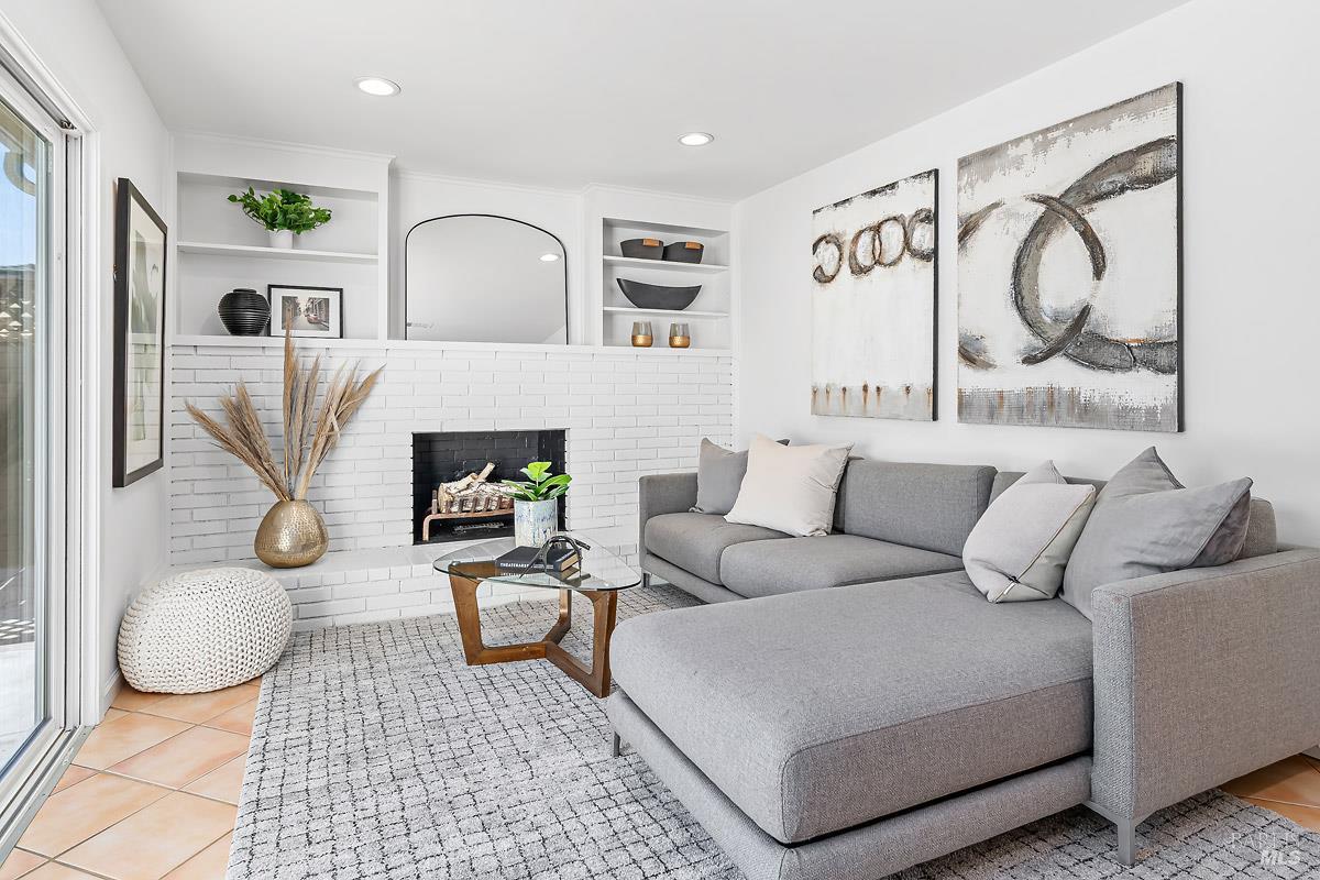 88 Elena Cir