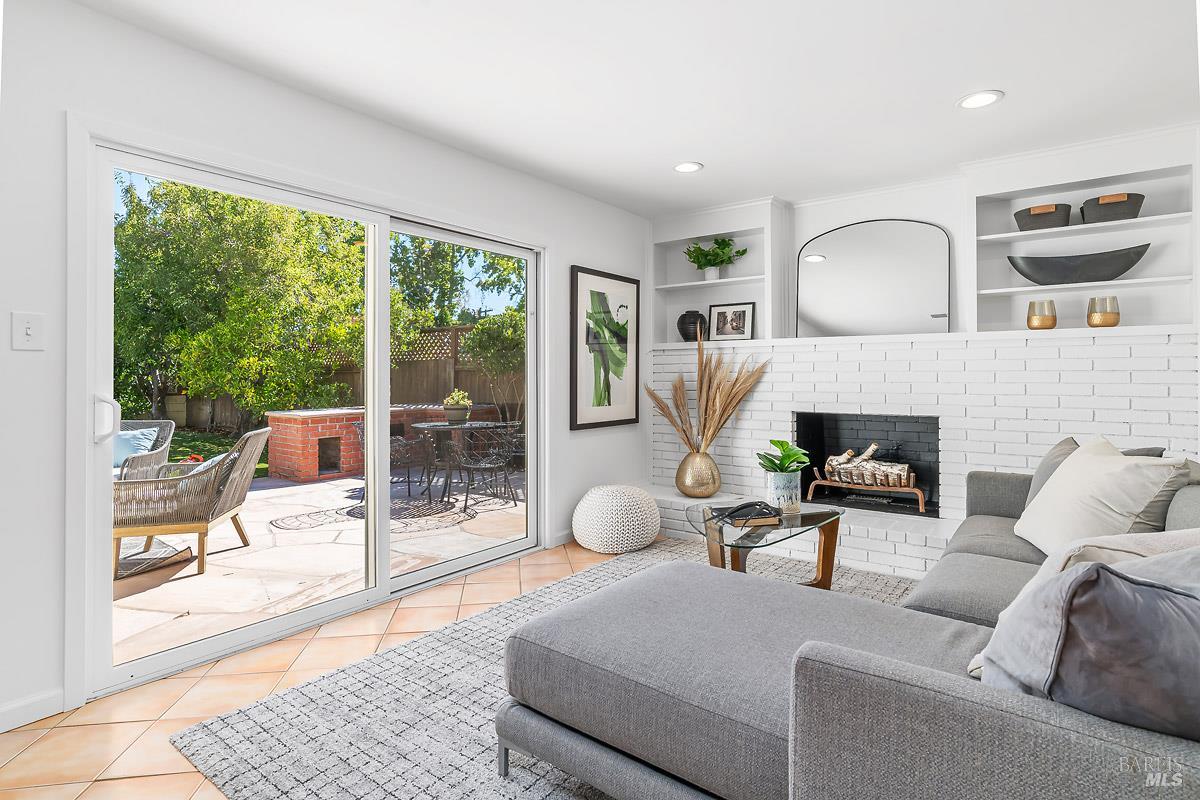 88 Elena Cir