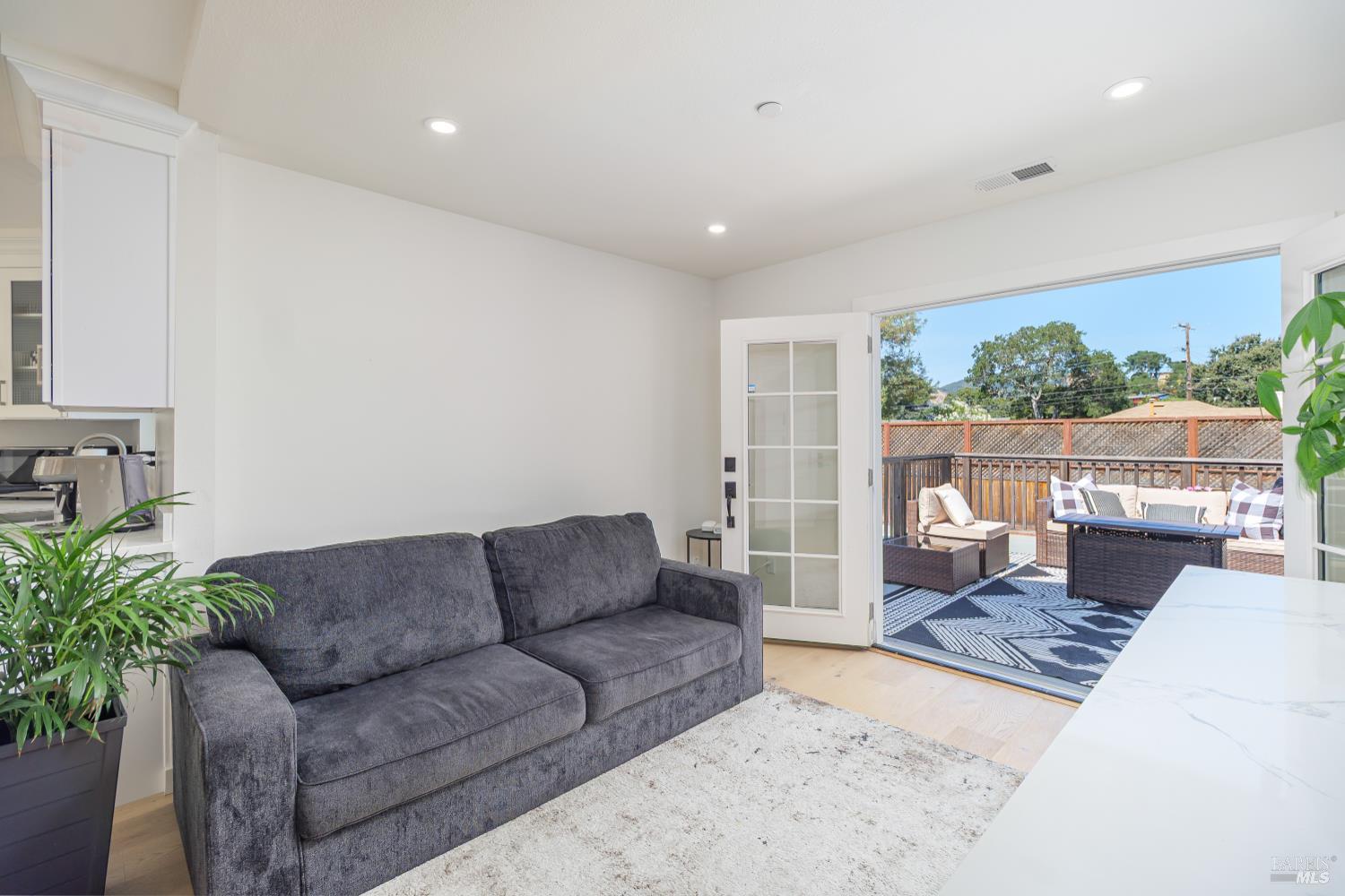 35 Hillview Ave