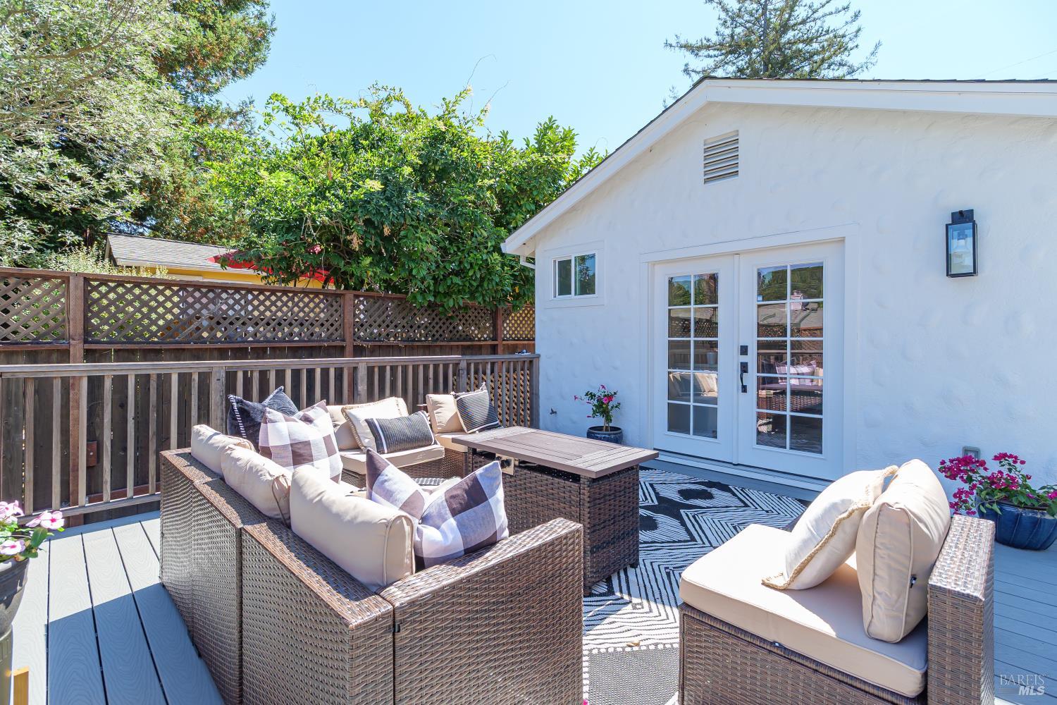 35 Hillview Ave