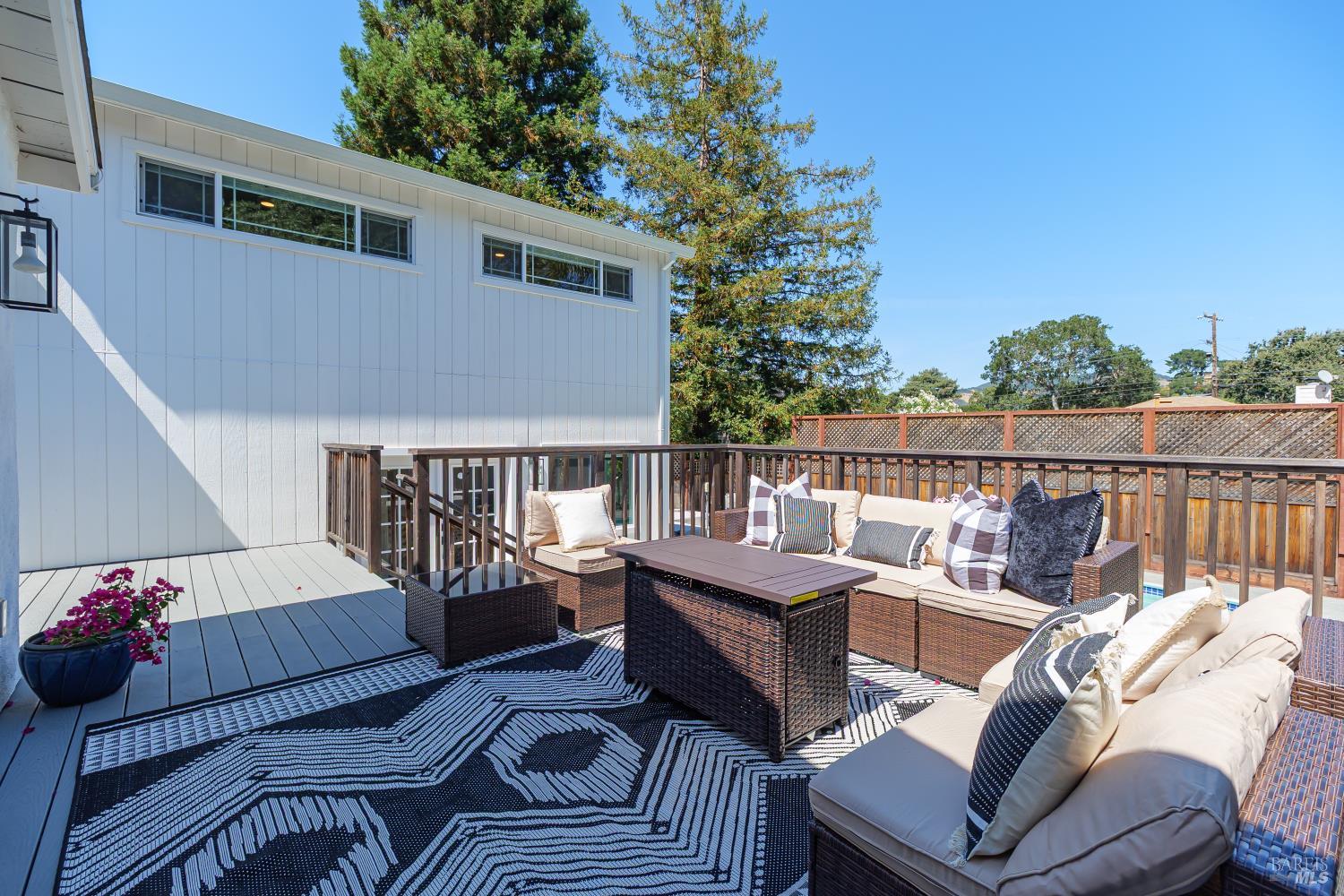 35 Hillview Ave