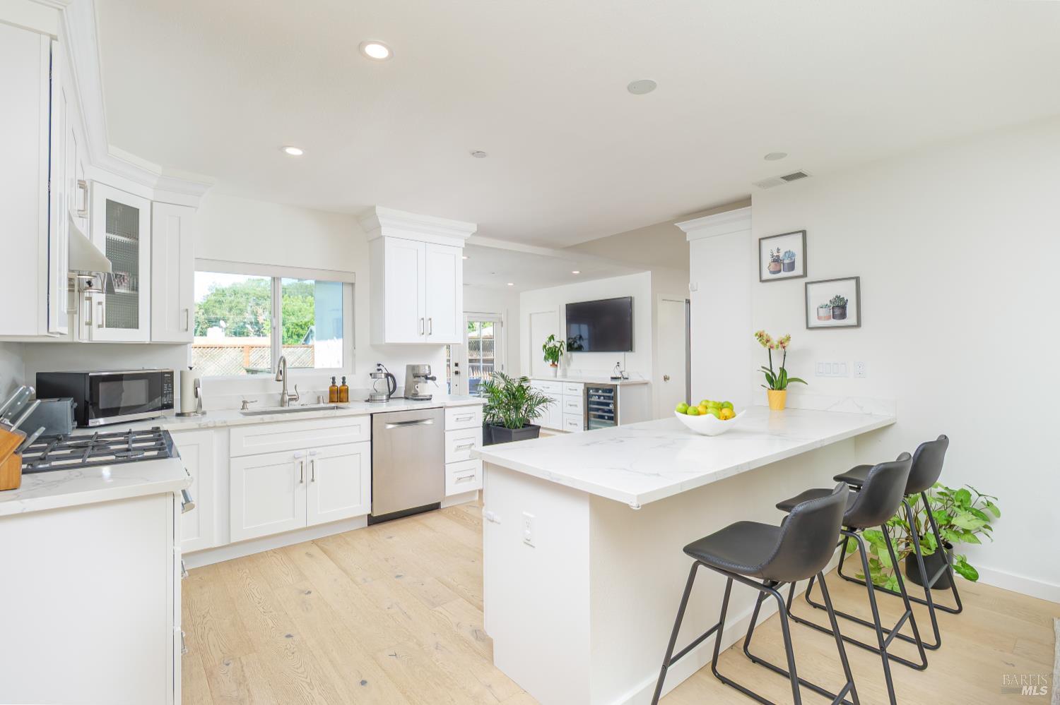 35 Hillview Ave