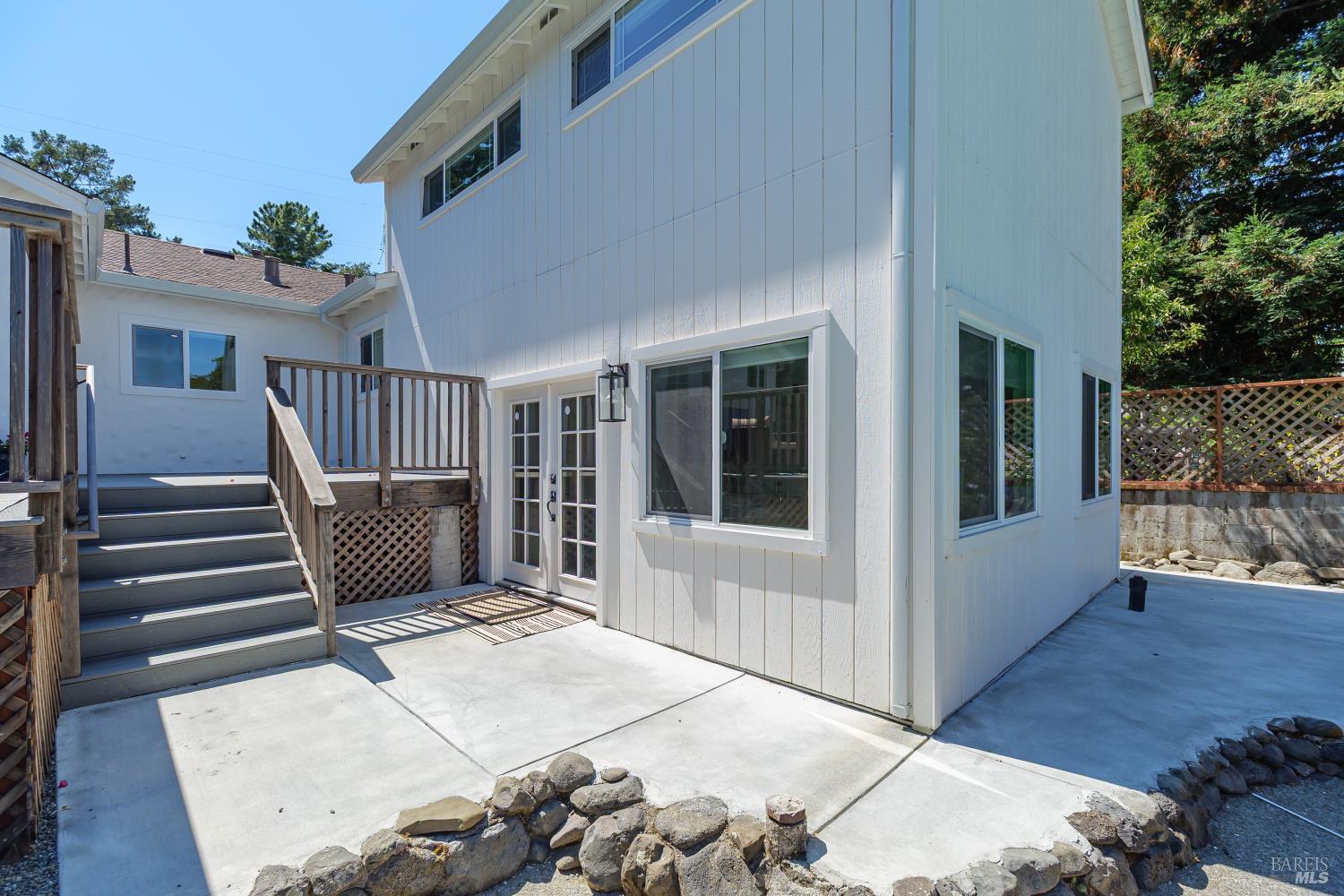 35 Hillview Ave