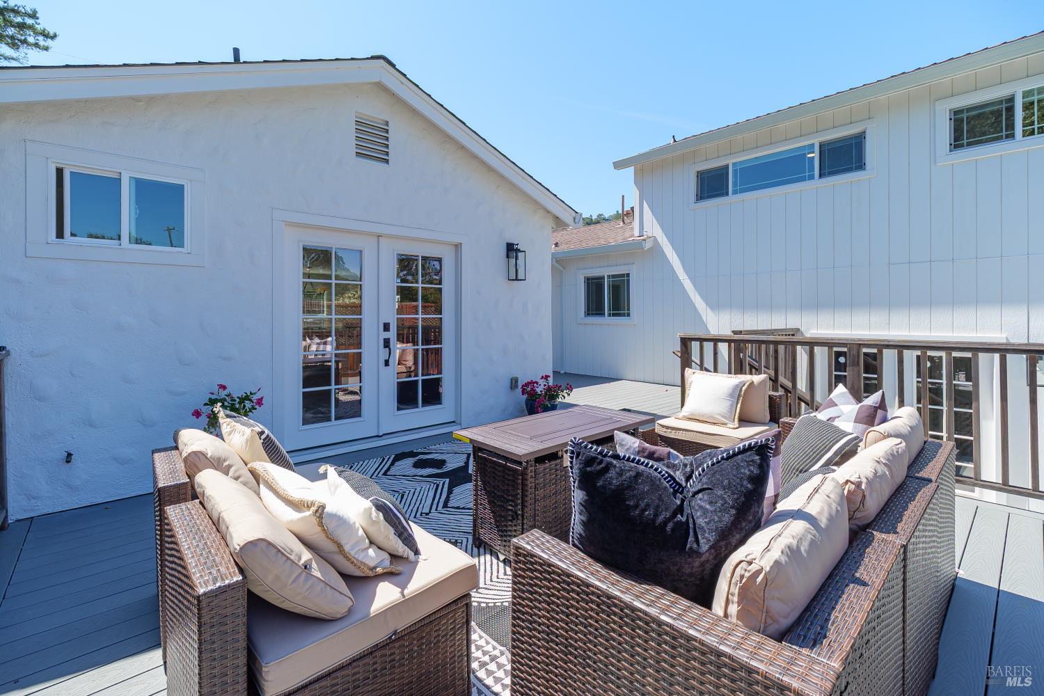 35 Hillview Ave
