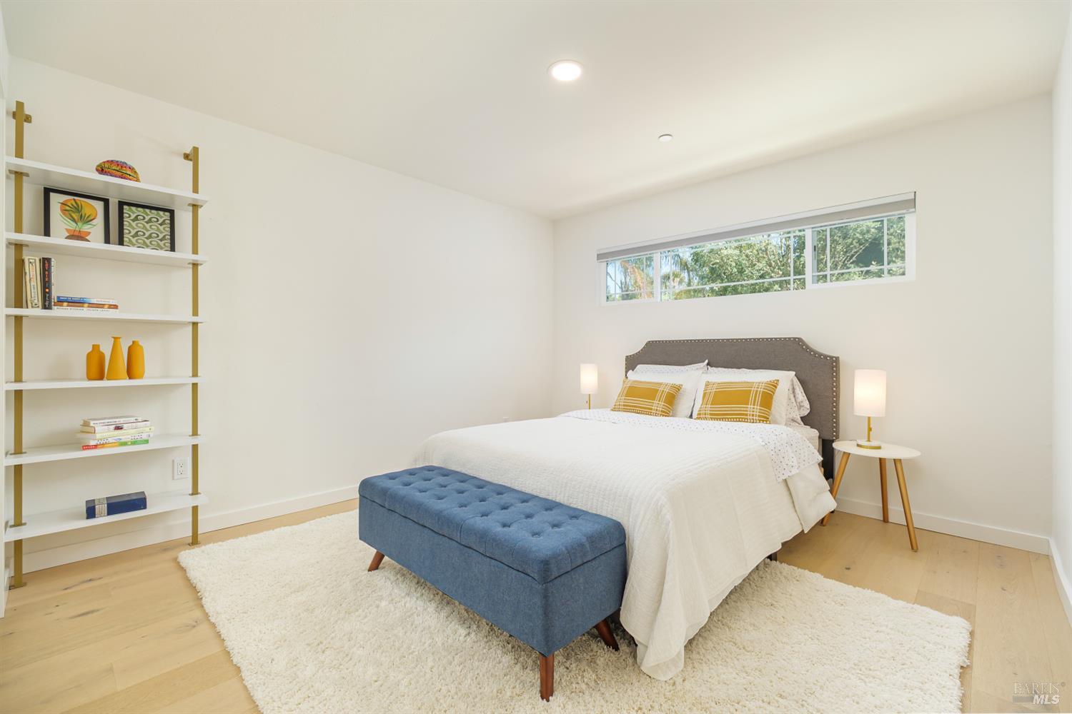 35 Hillview Ave