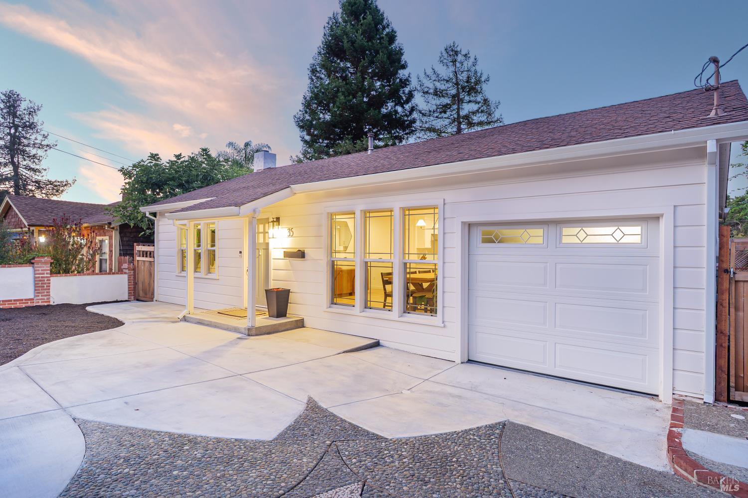 35 Hillview Ave
