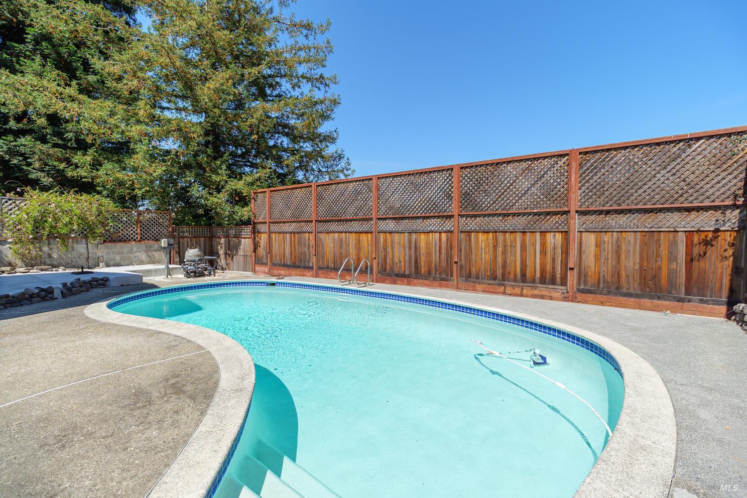 35 Hillview Ave