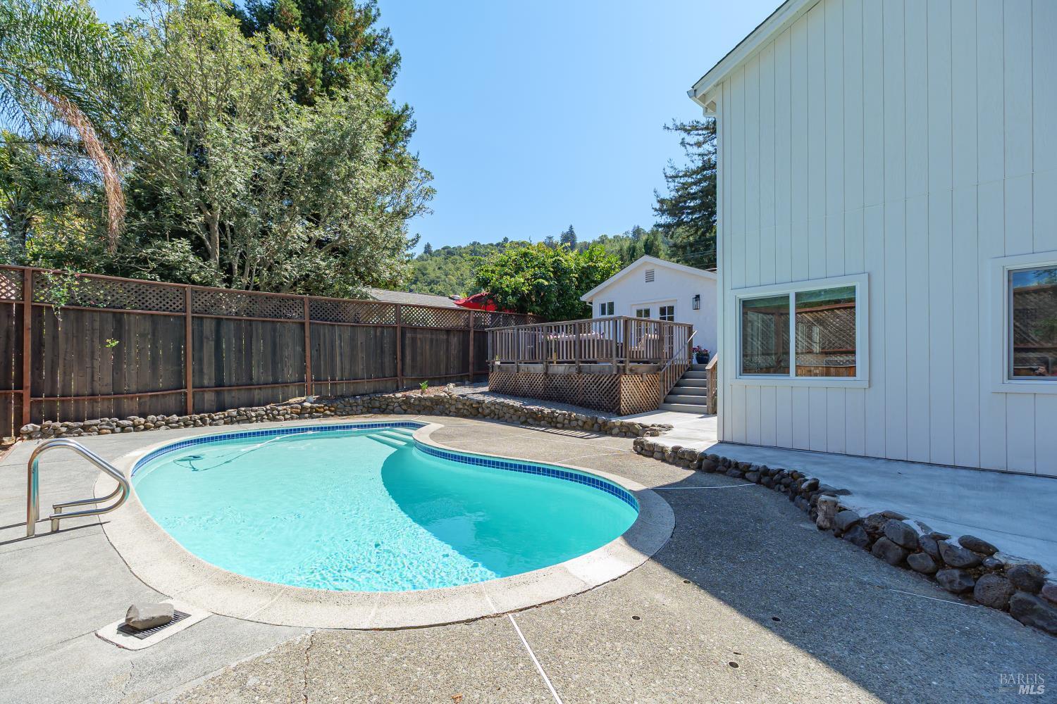 35 Hillview Ave