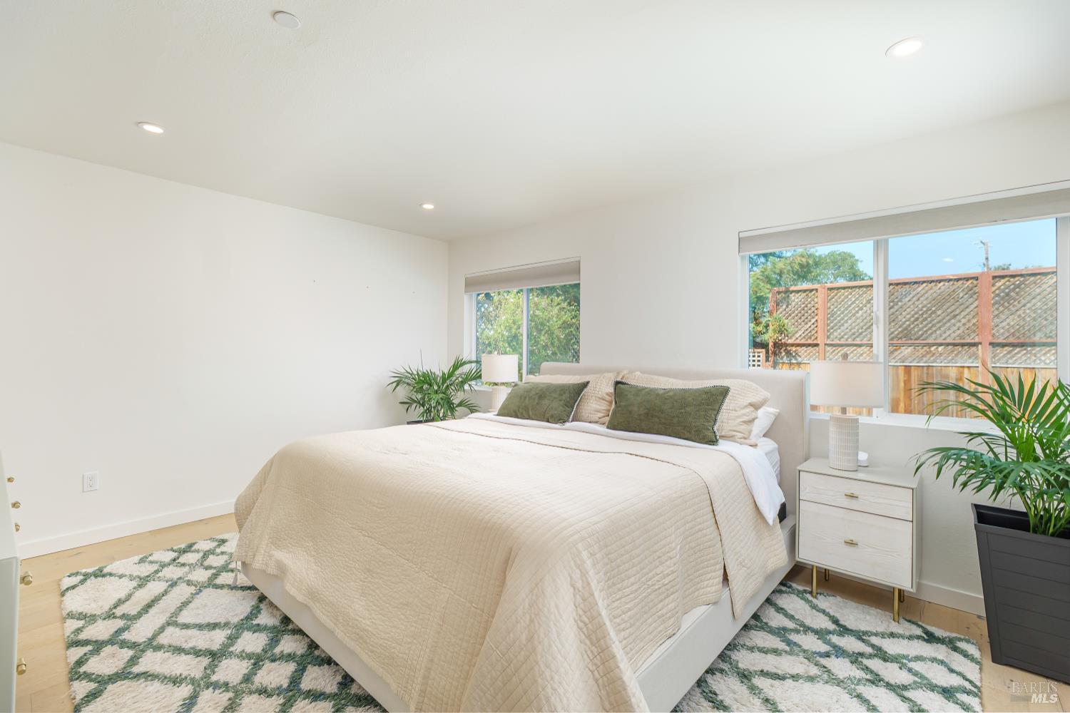 35 Hillview Ave