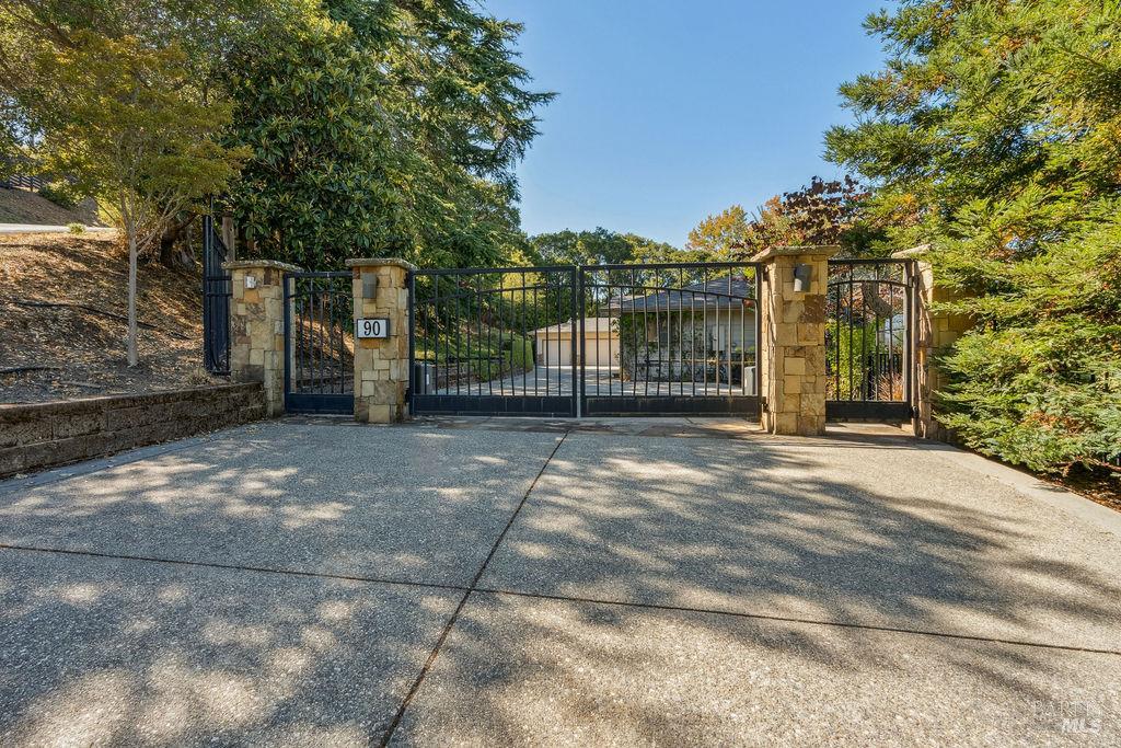 90 Taylor Rd