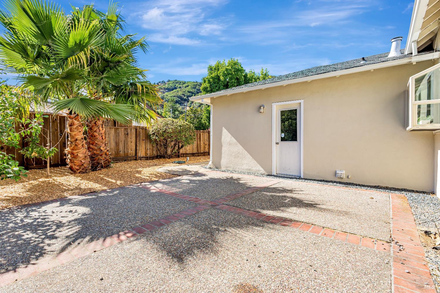 475 Pinewood Dr