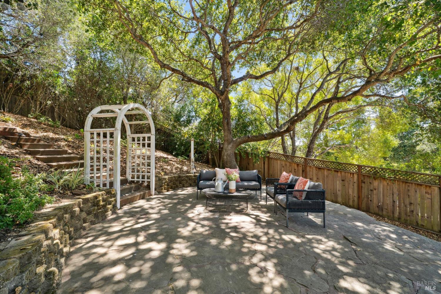 209 Linden Ln