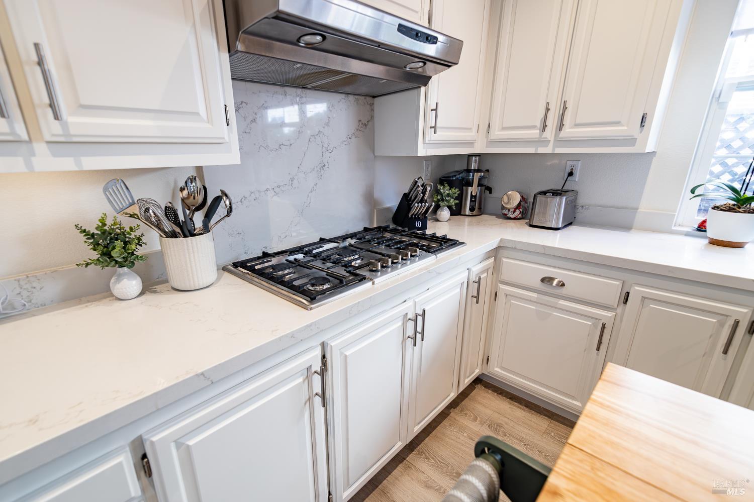 264 Waterside Cir