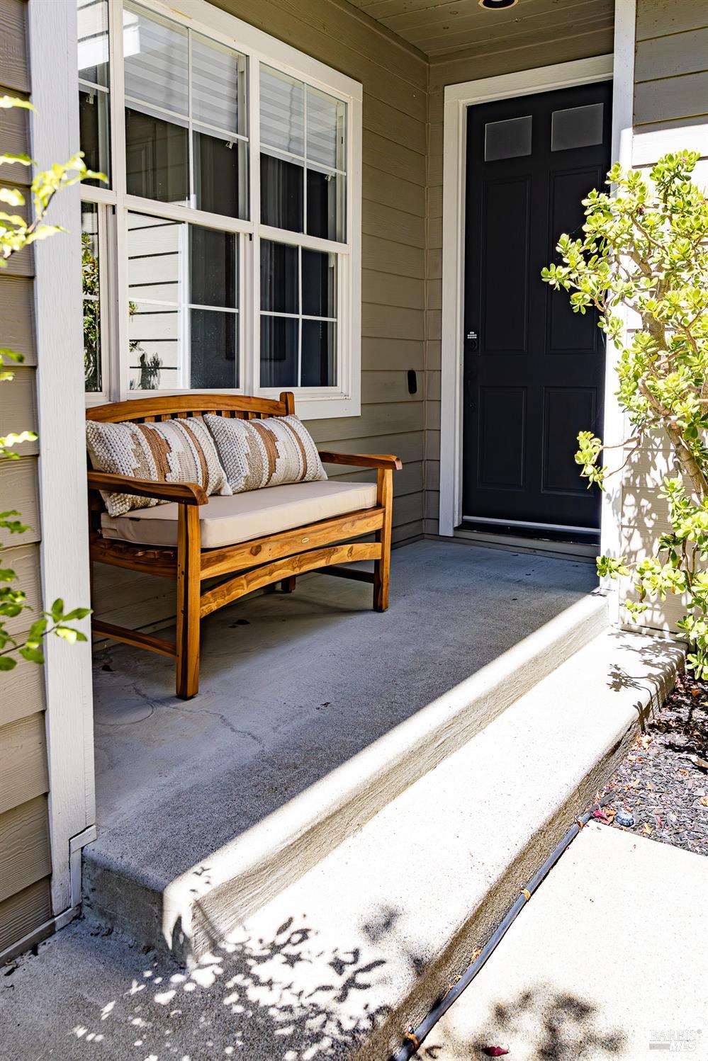 264 Waterside Cir