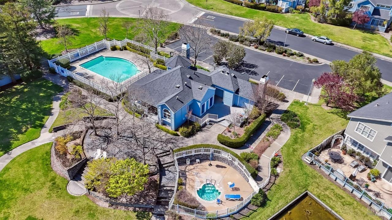 264 Waterside Cir