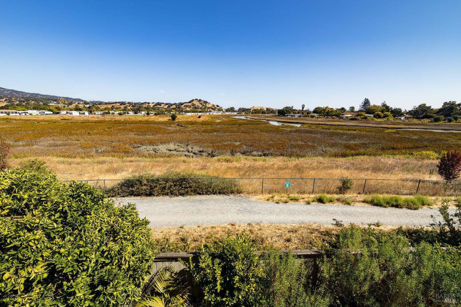 264 Waterside Cir