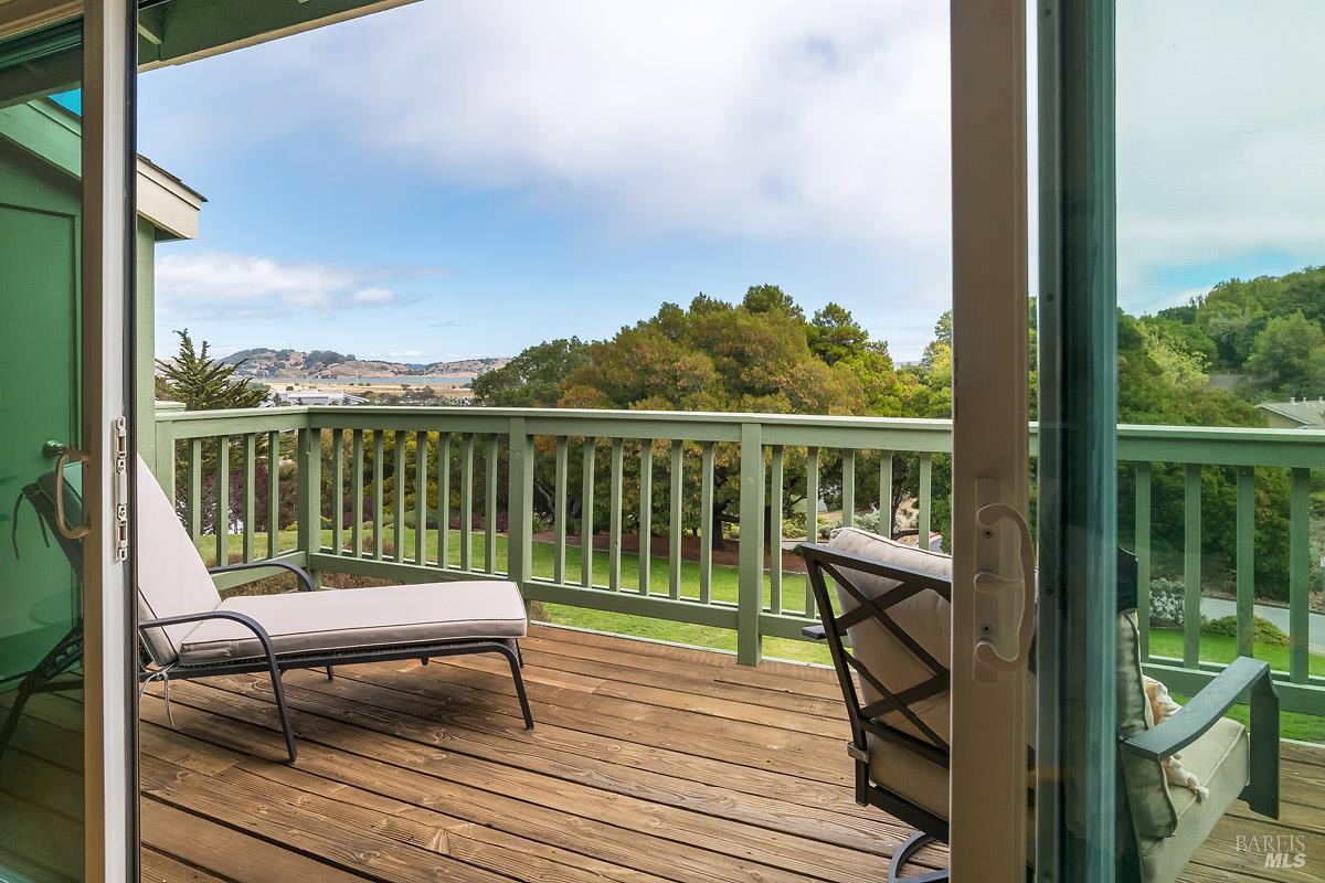 30 Toyon Ct