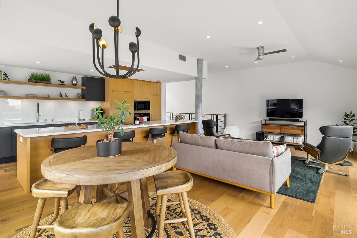 30 Toyon Ct