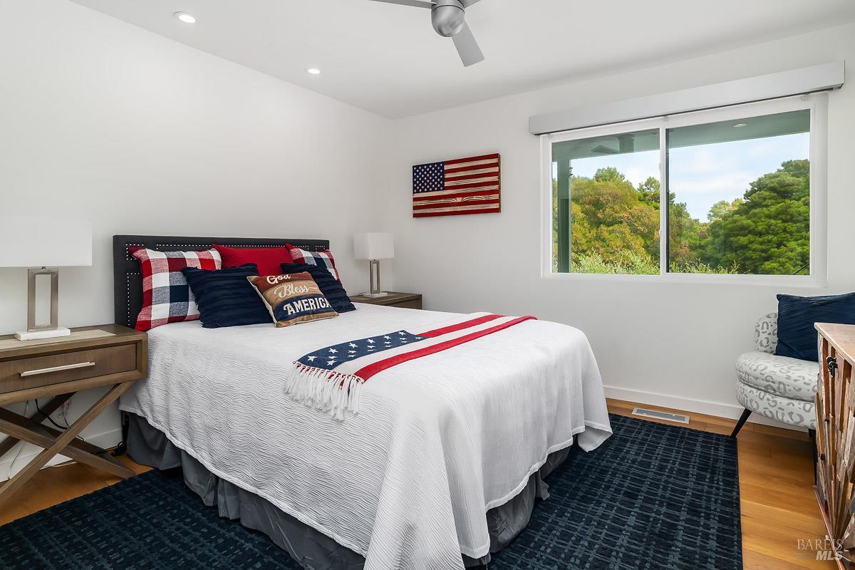 30 Toyon Ct