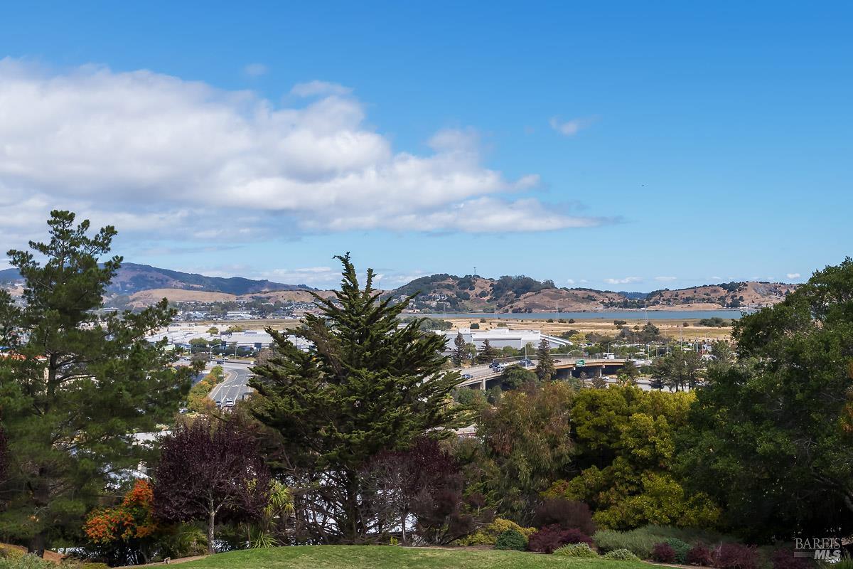 30 Toyon Ct