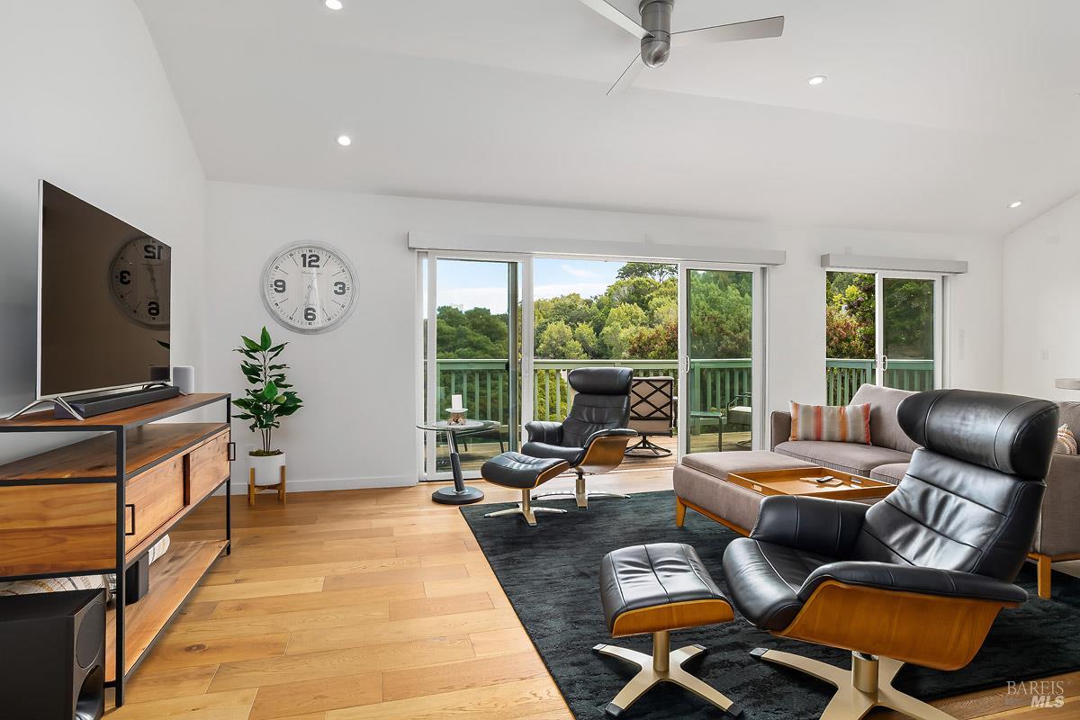 30 Toyon Ct