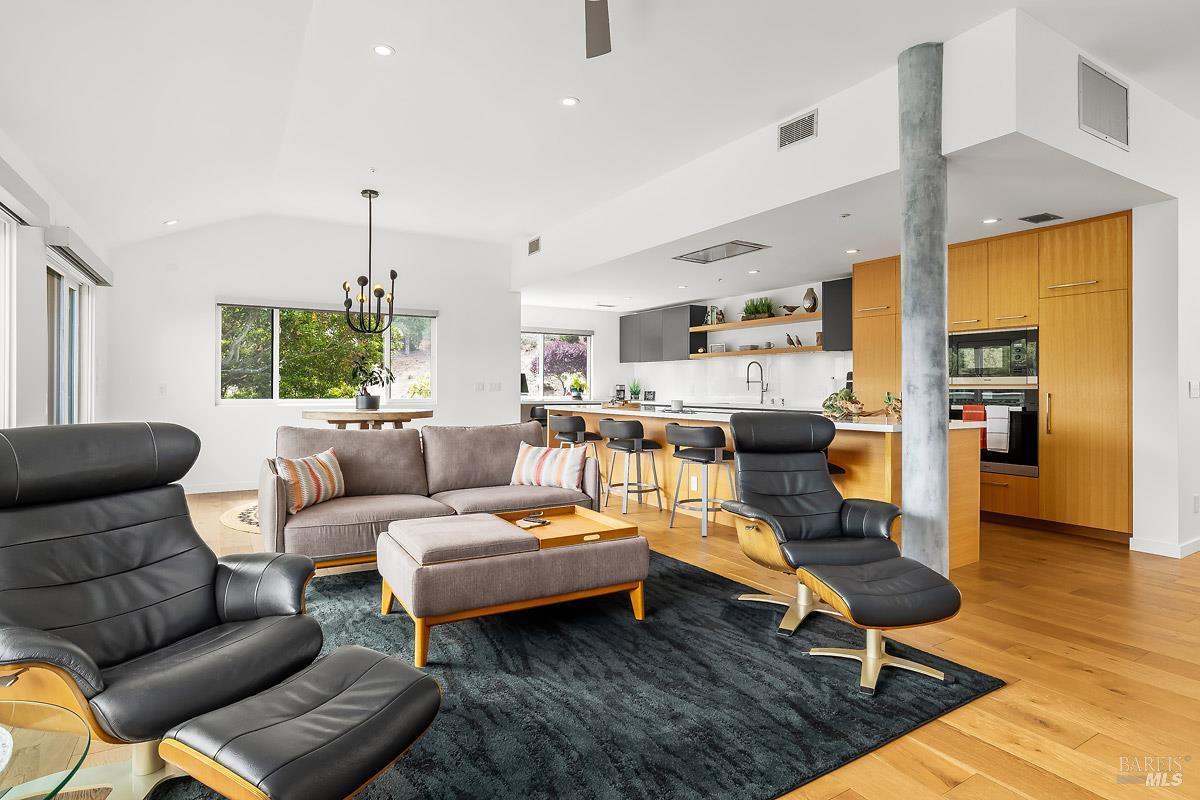 30 Toyon Ct