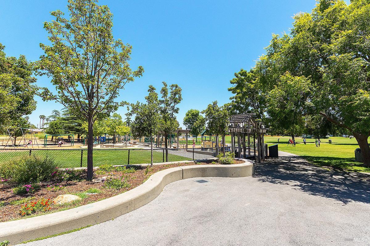 30 Toyon Ct