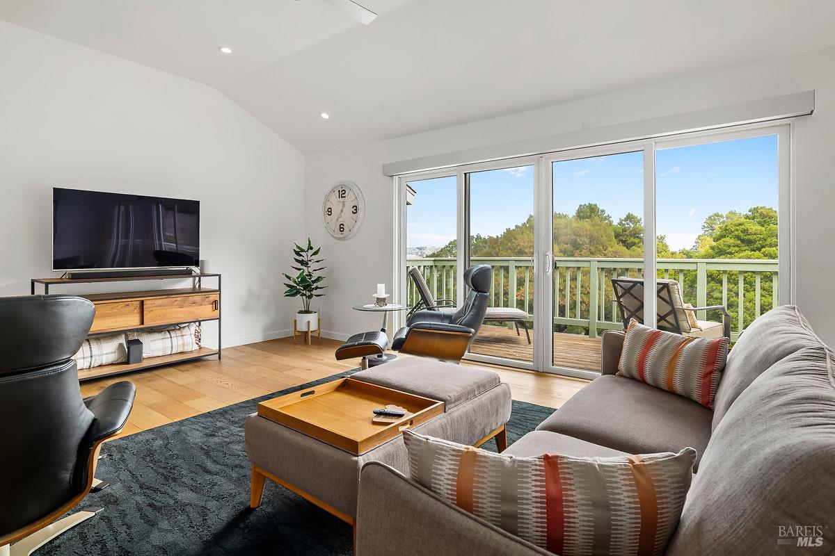 30 Toyon Ct