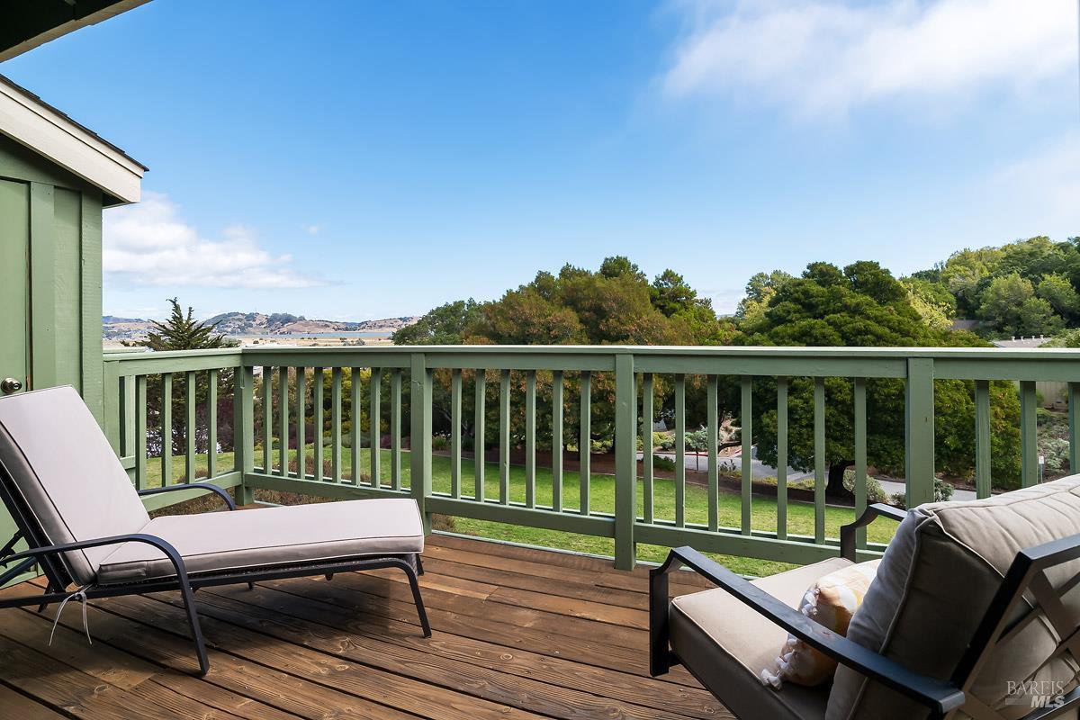 30 Toyon Ct