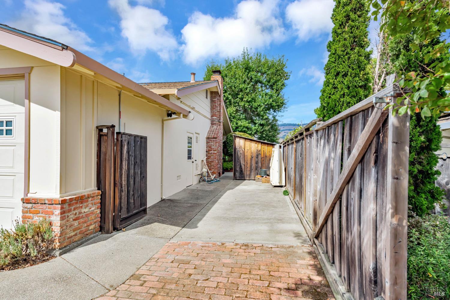 12 Devonshire Dr