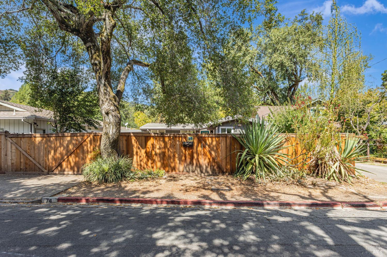 74 Creek Rd