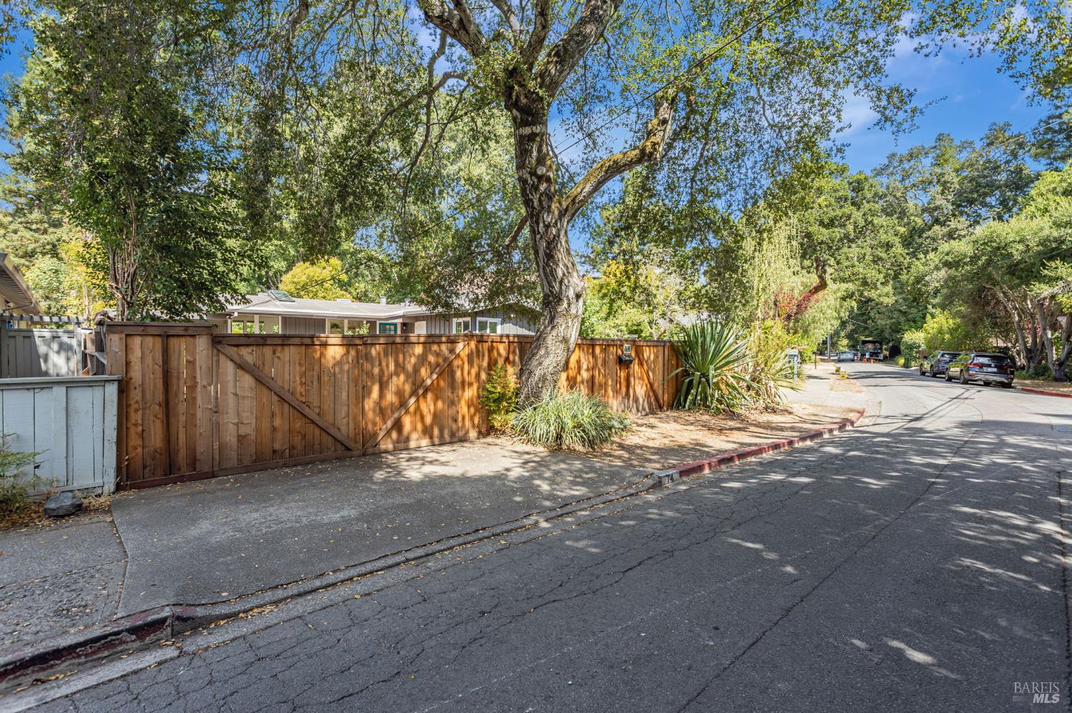 74 Creek Rd