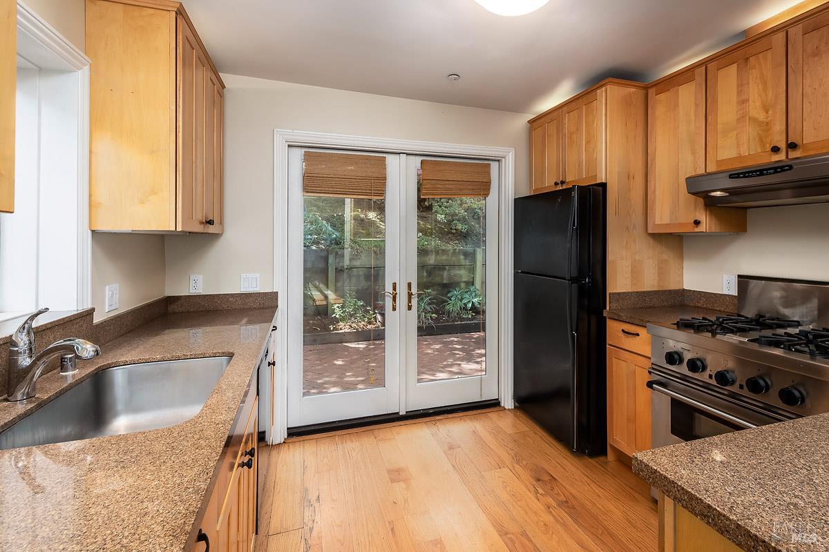 9 Sunnyside Ave