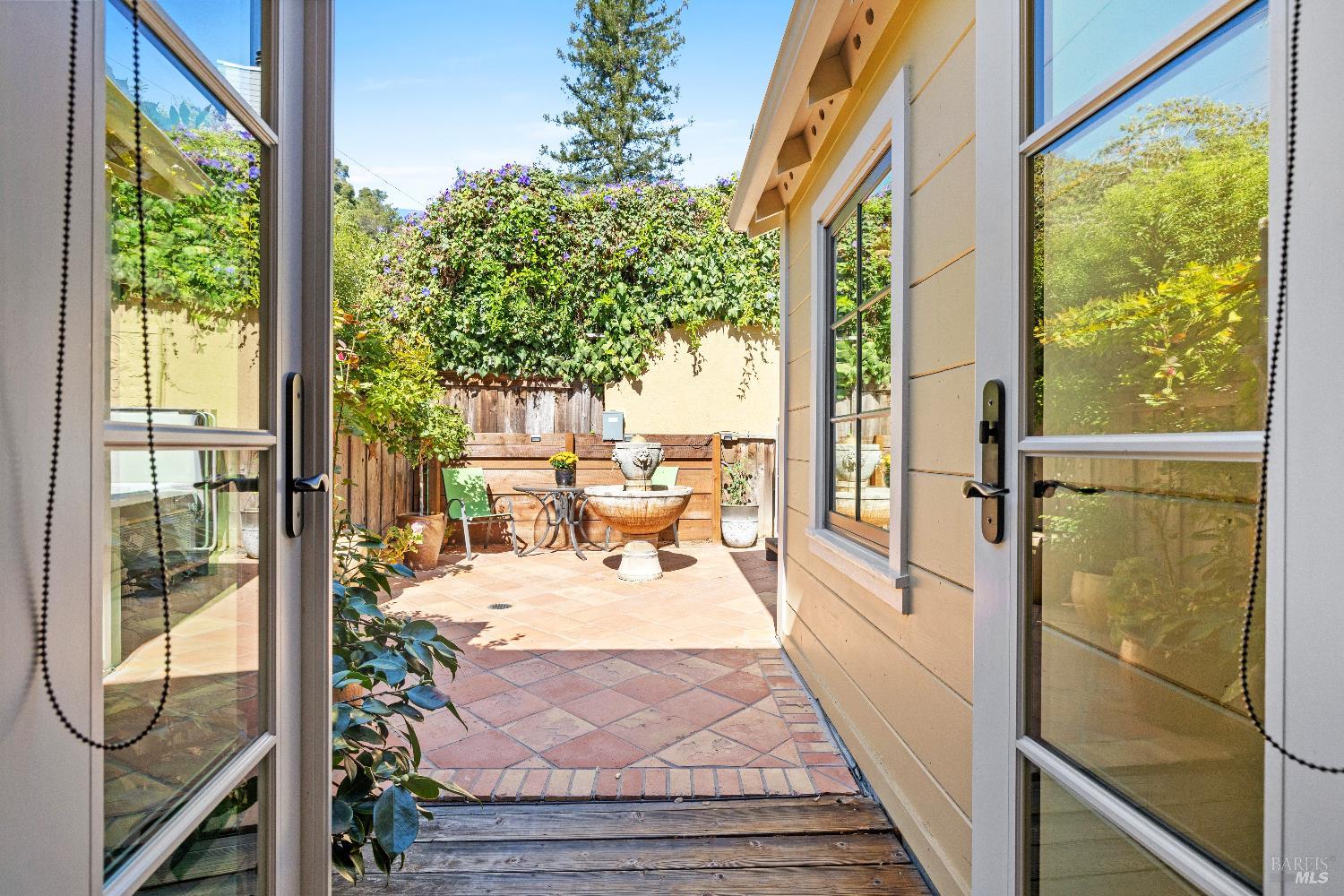 260 Clorinda Ave