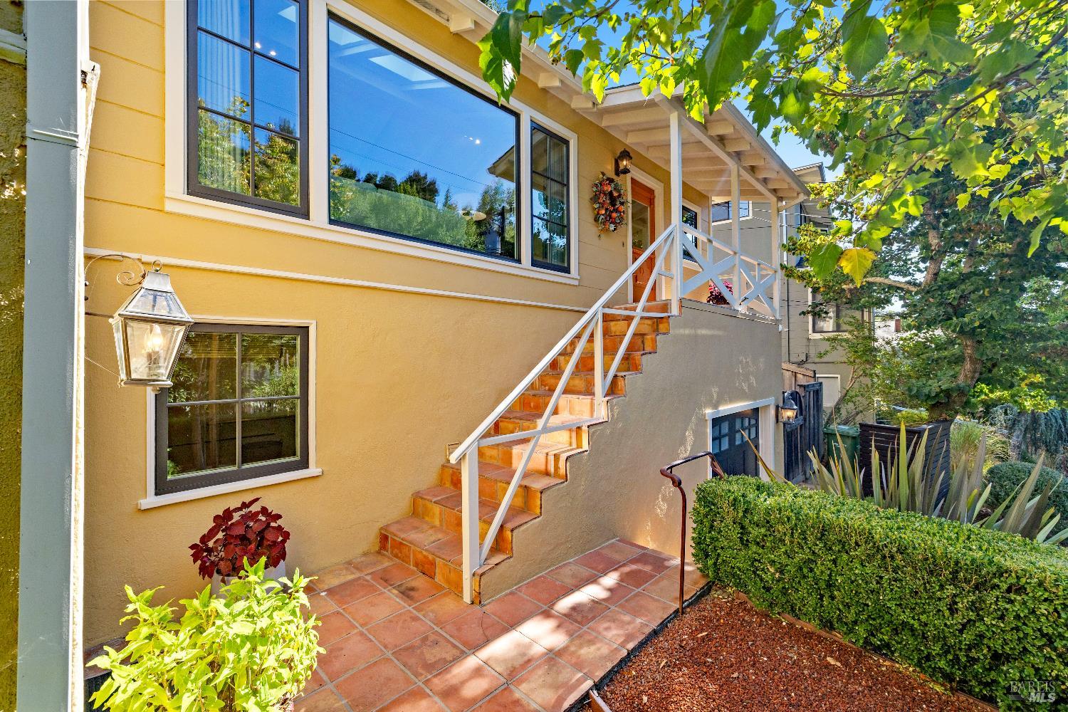 260 Clorinda Ave
