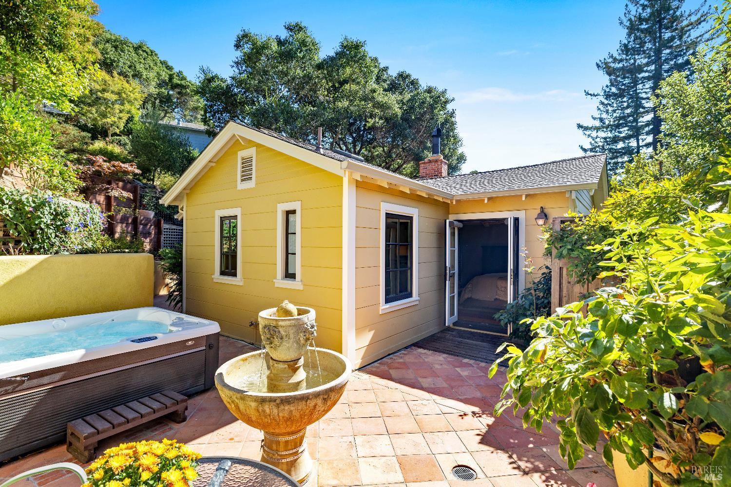 260 Clorinda Ave